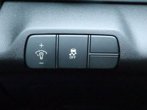 New 2025 Hyundai Elantra SEL image 16