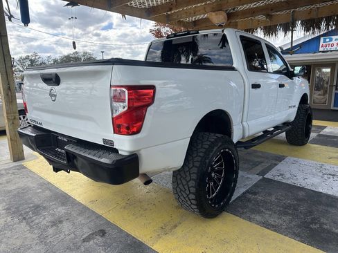Used 2017 Nissan Titan S image 5