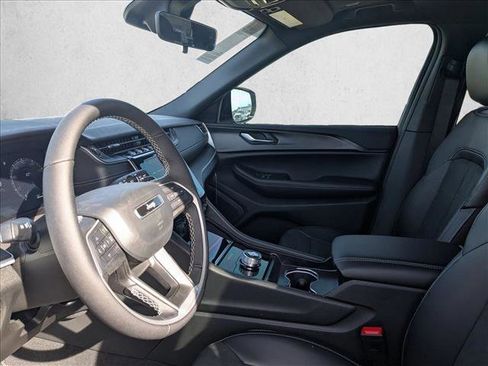 New 2025 Jeep Grand Cherokee L Altitude image 3