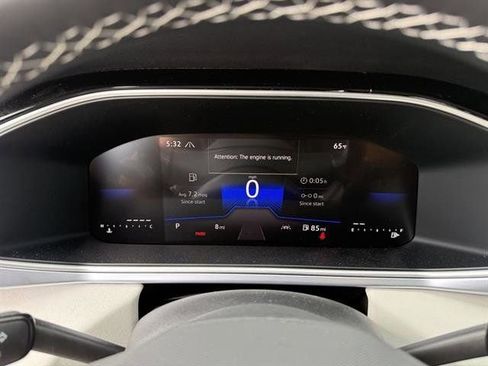 New 2025 Volkswagen Taos SE image 29