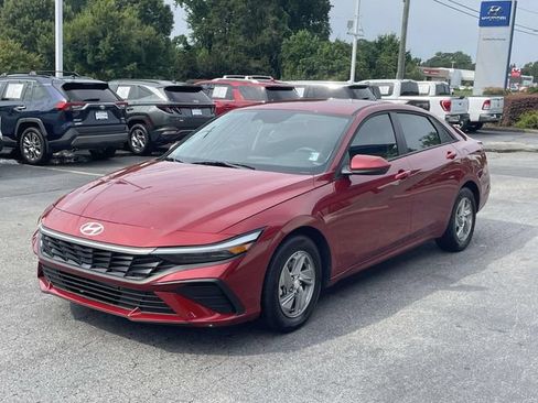 Certified 2026 Hyundai Elantra SE FWD image 3
