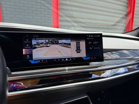 Used 2024 BMW i7 eDrive50 w/ M Sport Package RWD image 23