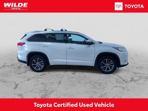 Certified 2017 Toyota Highlander XLE image 2