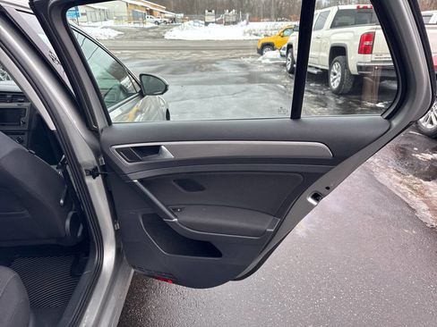 Used 2017 Volkswagen Golf S image 20