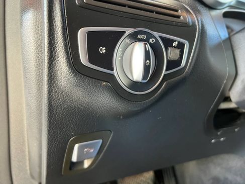 Used 2019 Mercedes-Benz GLC 300 w/ Premium Package image 26