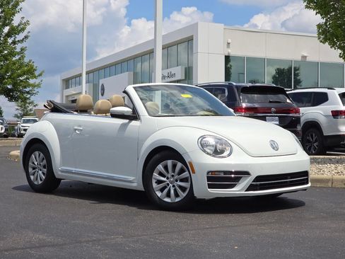Used 2017 Volkswagen Beetle 1.8T S FWD image 2
