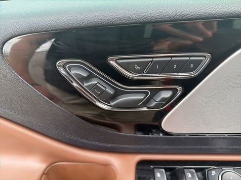 Used 2020 Lincoln Aviator Reserve w/ Equipment Group 202A image 35