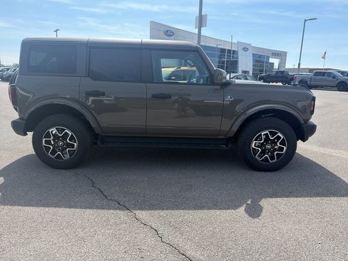 New 2026 Ford Bronco Outer Banks AWD/4WD image 4