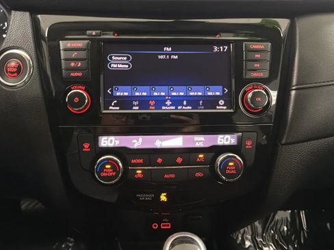 Used 2020 Nissan Rogue SV FWD image 14
