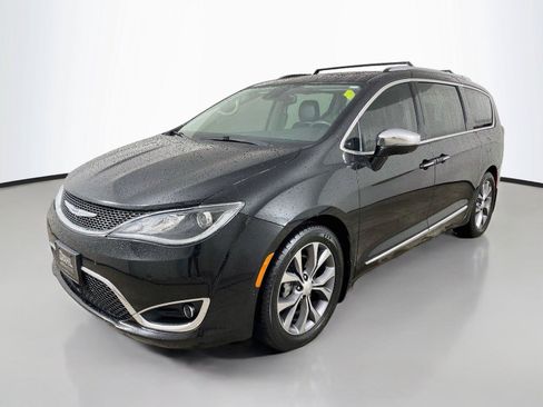 Used 2017 Chrysler Pacifica Limited w/ UConnect Theater Package FWD image 4