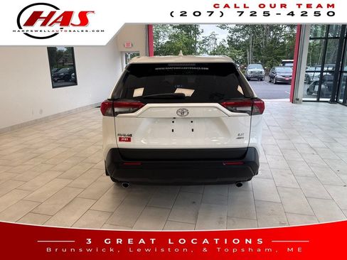Used 2023 Toyota RAV4 LE AWD/4WD image 5