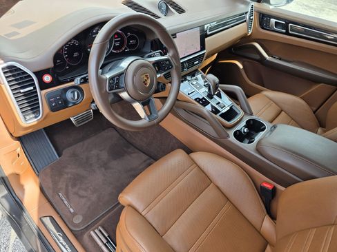 Used 2023 Porsche Cayenne GTS AWD/4WD image 11