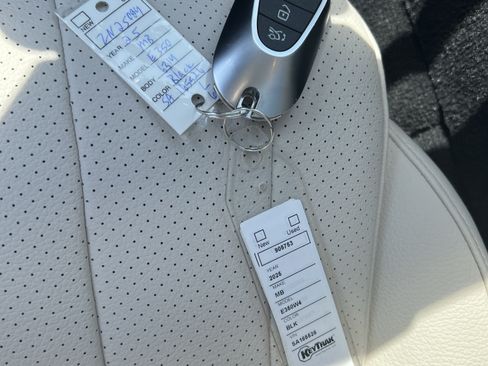 Used 2025 Mercedes-Benz E 350 4MATIC Sedan image 38