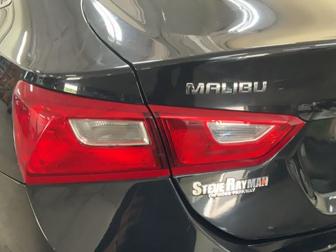 Used 2017 Chevrolet Malibu LT FWD image 26