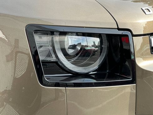 Used 2021 Land Rover Defender 90 First Edition image 12