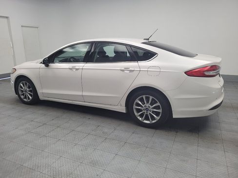 Used 2017 Ford Fusion SE w/ Fusion SE Technology Package FWD image 3