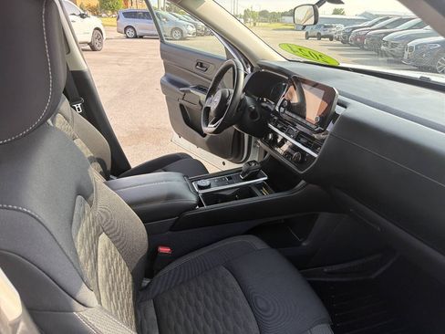 Used 2024 Nissan Pathfinder SV AWD/4WD image 14