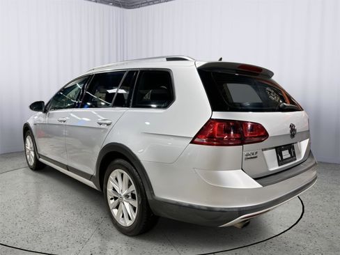 Used 2017 Volkswagen Golf Alltrack SE image 10