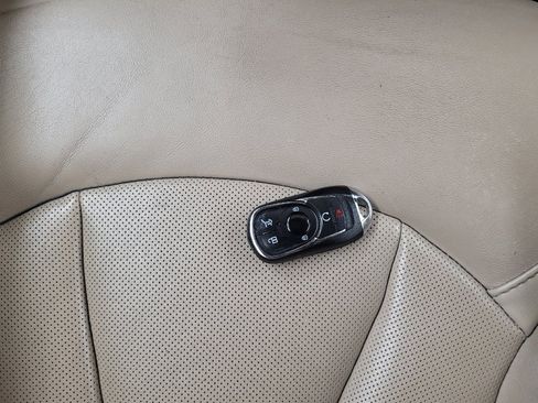 Used 2019 Buick Envision Essence FWD image 32