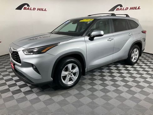 Used 2023 Toyota Highlander LE image 3