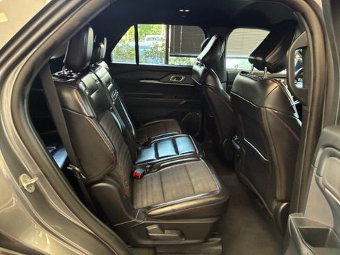 Used 2025 Ford Explorer ST-Line w/ ST-Line Street Pack AWD/4WD image 31
