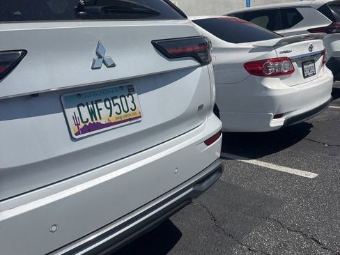 Used 2025 Mitsubishi Outlander SE image 4