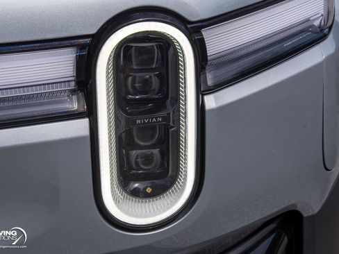 Used 2025 Rivian R1S Premium AWD/4WD image 40
