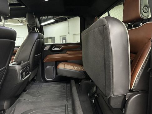 Used 2024 GMC Sierra 3500 Denali Ultimate AWD/4WD image 29
