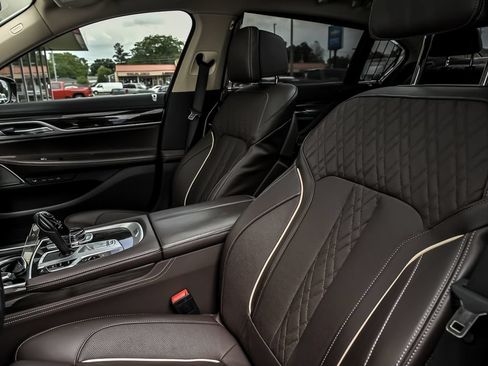 Used 2022 BMW 750i xDrive w/ Executive Package AWD/4WD image 18