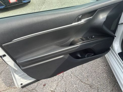 Used 2023 Toyota Camry SE image 8