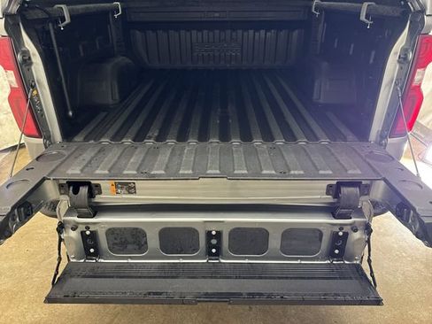 Used 2024 Chevrolet Silverado 1500 High Country w/ Technology Package AWD/4WD image 28