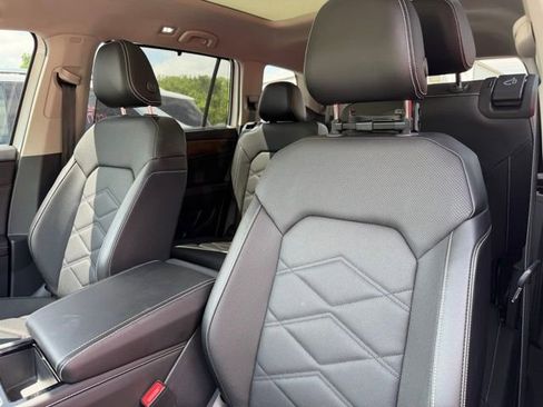 Used 2024 Volkswagen Atlas SE AWD/4WD image 12