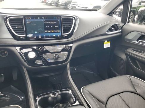 New 2026 Chrysler Pacifica Limited image 14