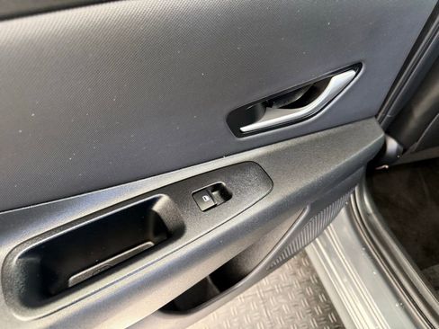 Used 2025 Hyundai Elantra Limited FWD image 18