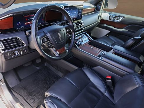 Used 2022 Lincoln Navigator L Reserve AWD/4WD image 9