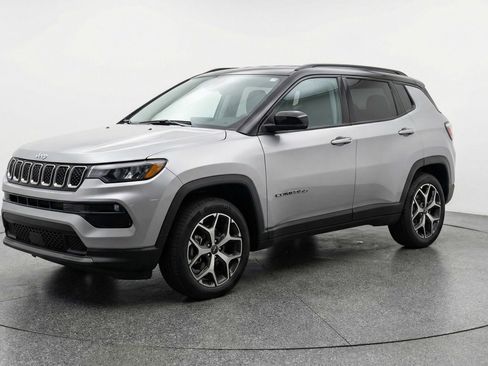 Used 2025 Jeep Compass Limited AWD/4WD image 3