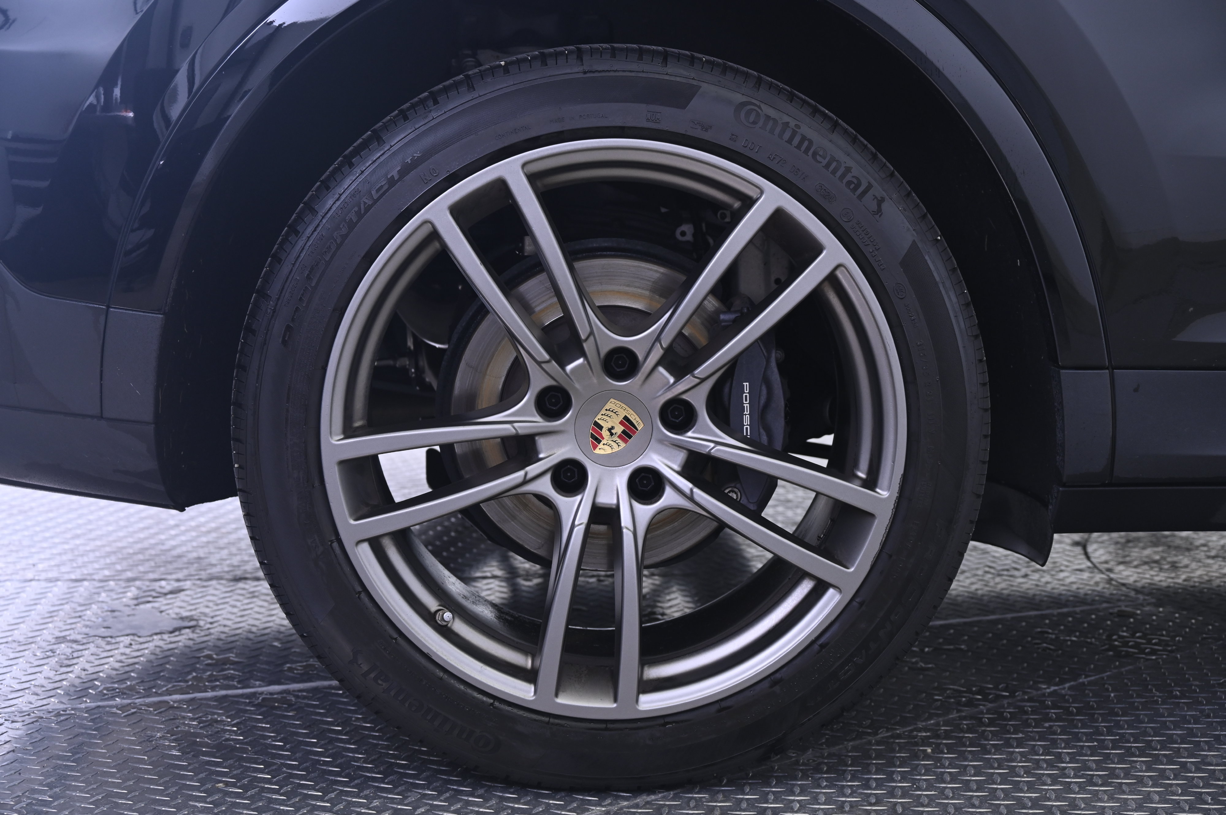 Certified 2023 Porsche Cayenne AWD/4WD image 13