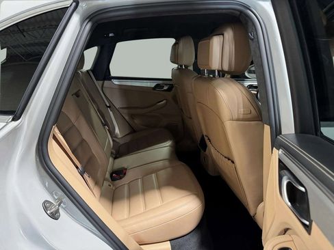 Used 2020 Porsche Macan Turbo image 26