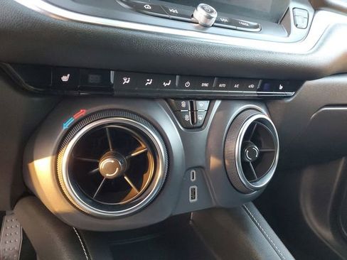 Used 2025 Chevrolet Blazer LT FWD image 21