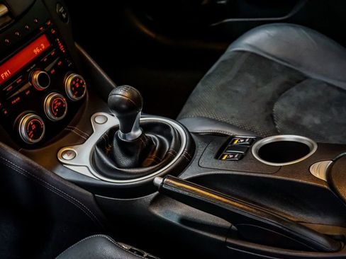 Used 2010 Nissan 370Z Touring image 12