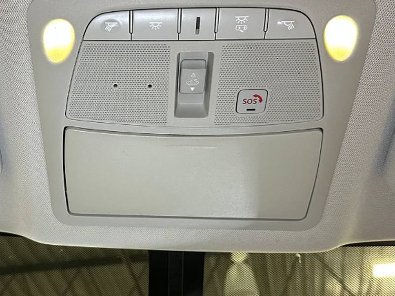 Used 2020 Nissan Pathfinder Platinum FWD image 37