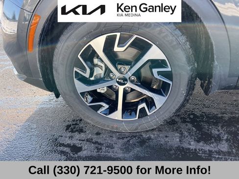 Certified 2025 Kia Sportage EX image 17