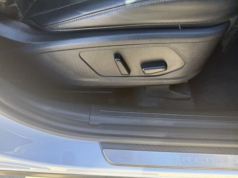 Used 2024 Kia Sorento SX image 40