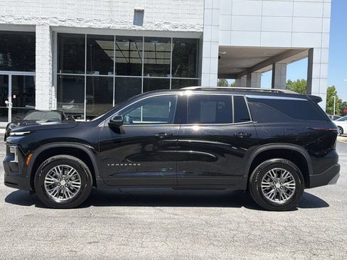 Used 2026 Chevrolet Traverse LT FWD image 2