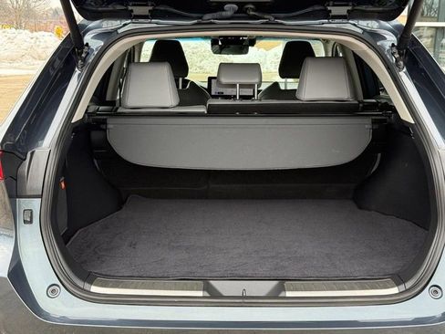 Used 2024 Toyota Venza Limited image 9