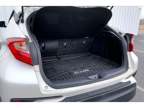 Used 2019 Toyota C-HR XLE image 23