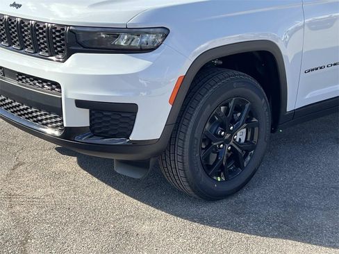 New 2025 Jeep Grand Cherokee L Altitude image 7