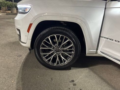 Used 2024 Jeep Grand Cherokee L Summit image 30