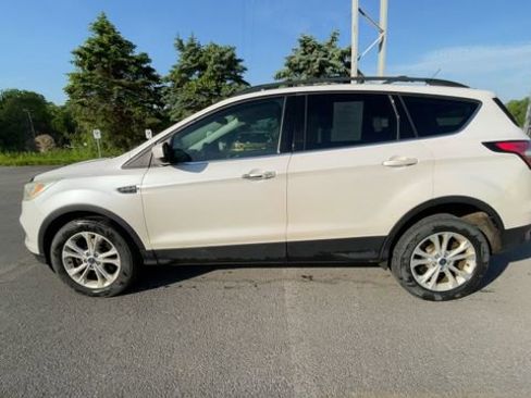Used 2017 Ford Escape SE AWD/4WD image 6
