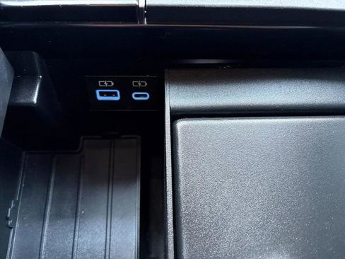 Used 2024 Toyota Tundra Limited image 31